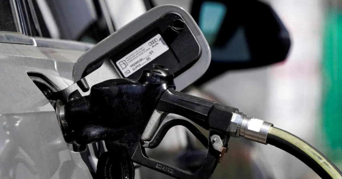 Chris Wright Forecasts Fuel Price Decline as US Inflation Pressures Ease