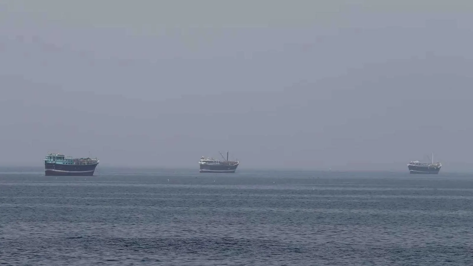 بيانات الأقمار الصناعية ترصد عبوراً محدوداً في هرمز وتوتر الموقف البحري بين طهران وواشنطن