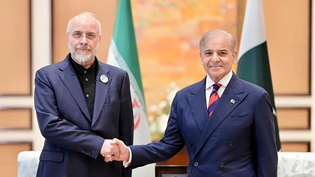 Iranian Speaker: Reopening Strait of Hormuz is "Impossible" Under Threat and Naval Blockade