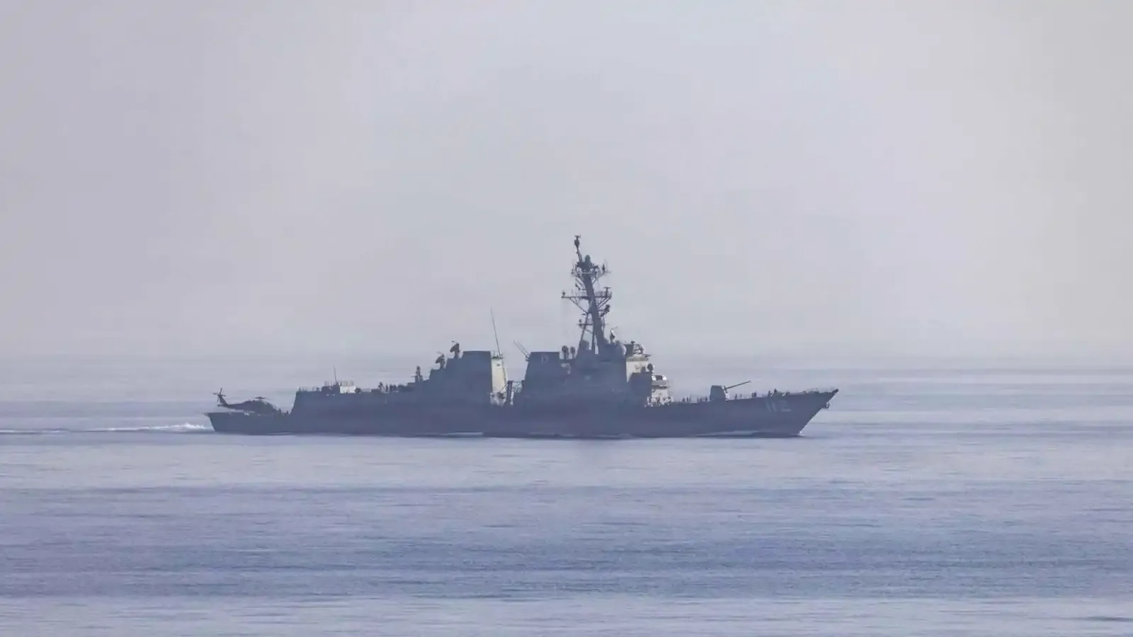 "Disabling" Fire and Aerial Insertion: Washington Imposes New Reality in the Arabian Sea Against Iranian Navigation