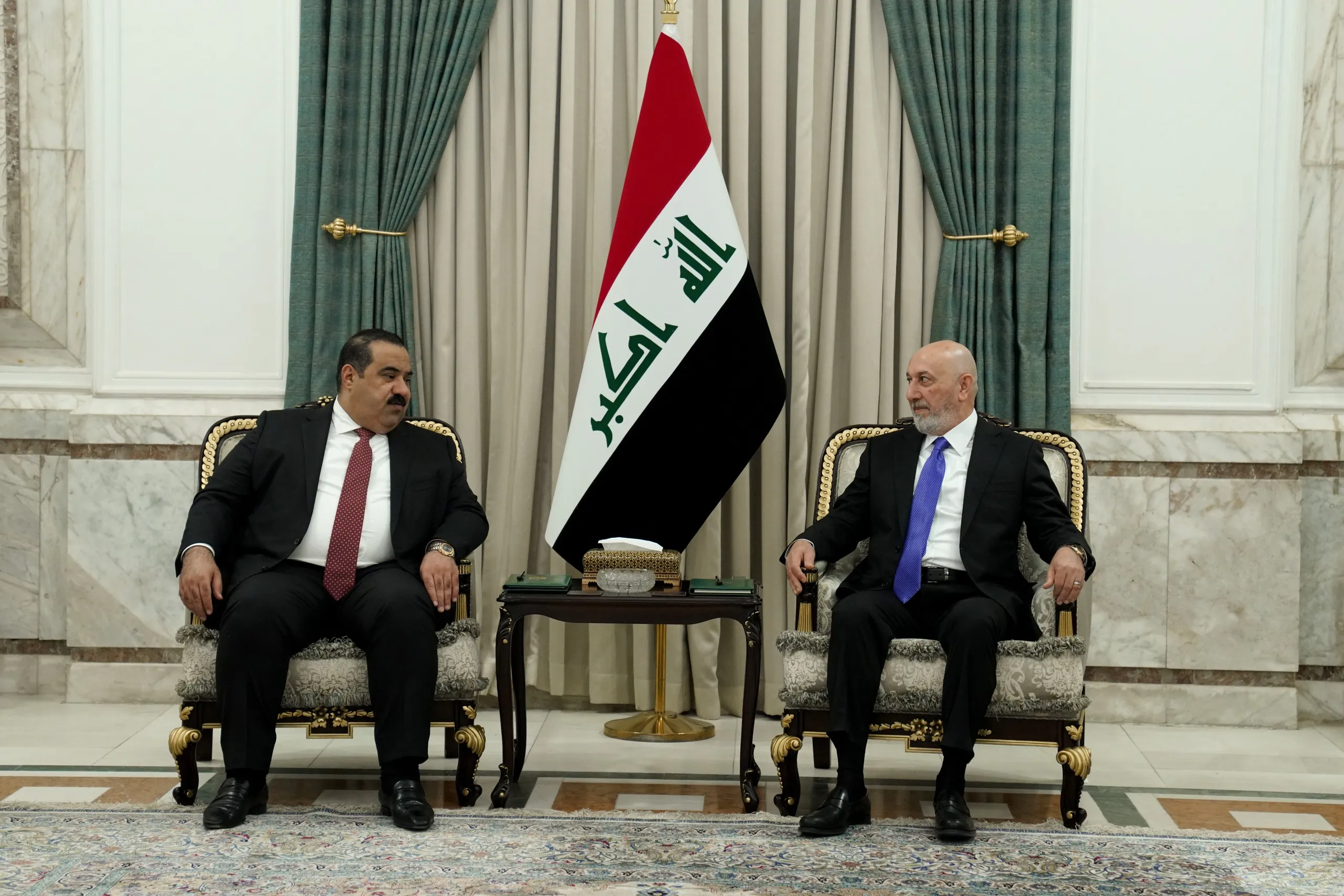 From Baghdad Palace: Amidi Discusses National Developments with "Al-Azm" and Stresses Forming a Service Government for 2026