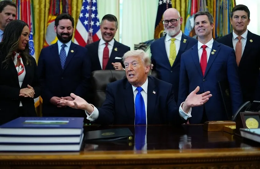 Trump: No Early Exit from Iran Until Nuclear File is Settled, Opposing Hormuz Blockades in 2026