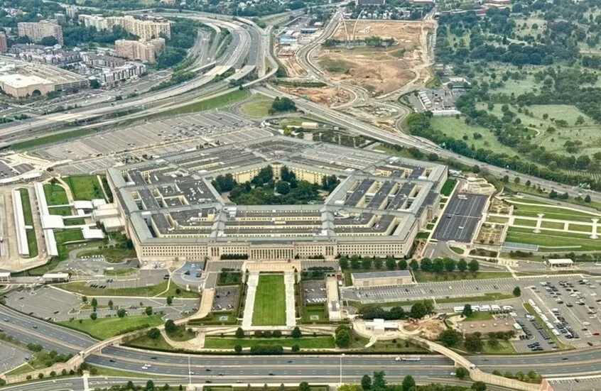 Trump Admin Excludes Anthropic from Defense AI Contracts, Favoring OpenAI and SpaceX
