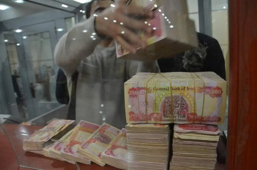 عواد يؤكد استقرار الأمن المالي وخطط لمناقلة أبواب الإنفاق لتأمين حقوق موظفي العقود
