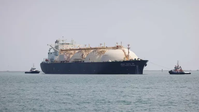 First Qatari gas shipment attempts Hormuz passage toward Pakistan amid ongoing war tensions