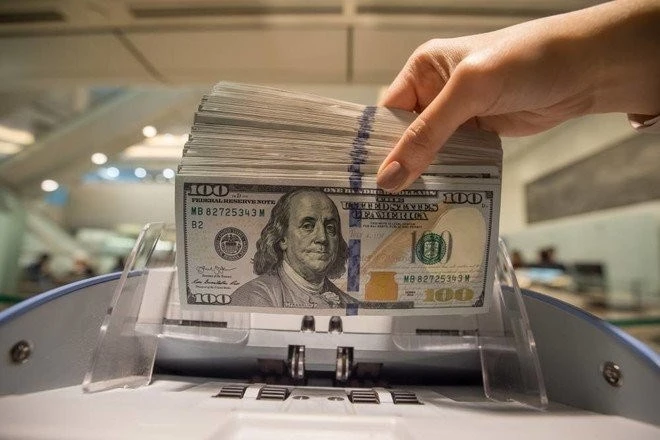 Rising dollar prices in local markets Monday