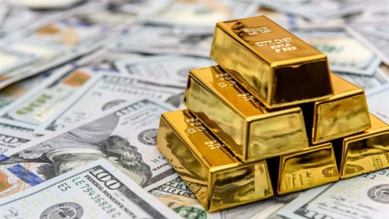 Gold recovers as dollar declines
