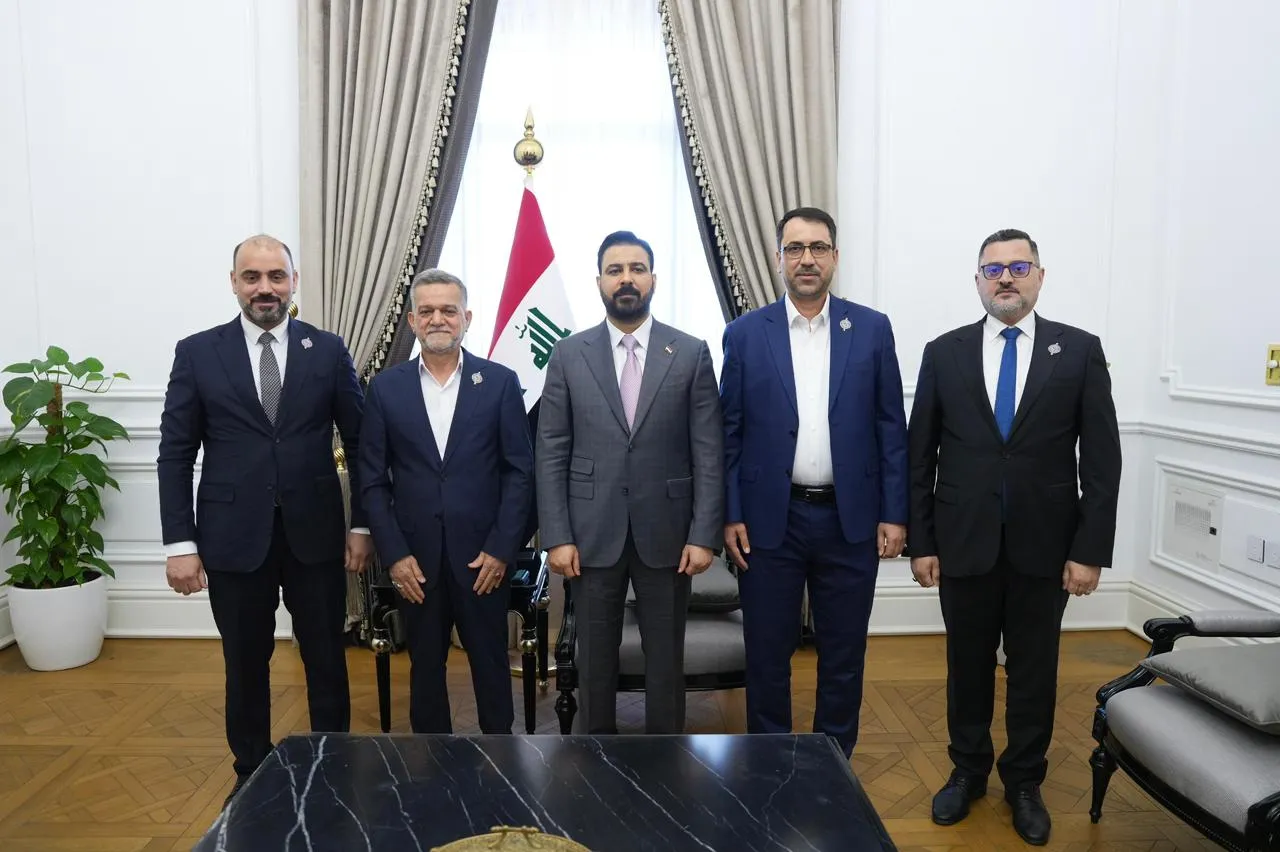 رئيس الوزراء يلتقي وفدا من العتبة العلوية