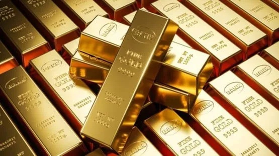 تراجع الذهب مع صعود الدولار والنفط وترقب قرار أمريكي بشأن إيران