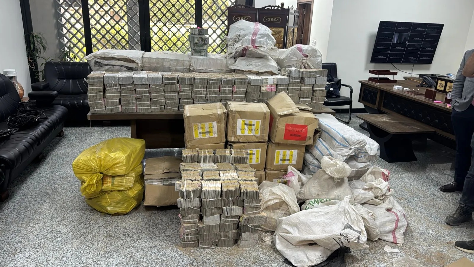 القضاء يعلن ارتفاعاً كبيراً في الأموال المضبوطة بقضية فساد وكيل وزارة النفط الأسبق
