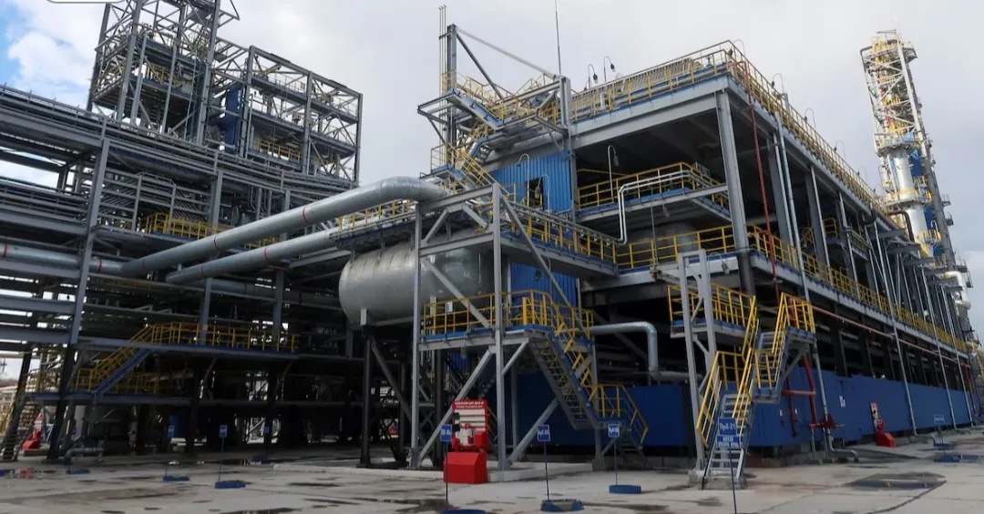 Ukrainian Attack Halts Operations at Russian Petrochemical Complex