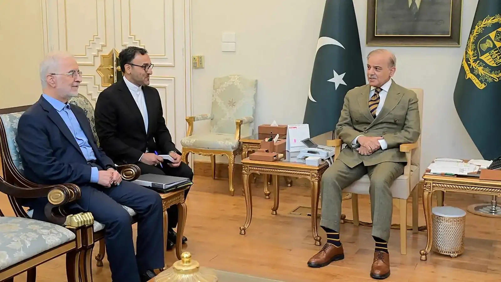 Pakistan Explores Avenues to Resume Stalled US-Iran Talks Amidst Chinese Initiative