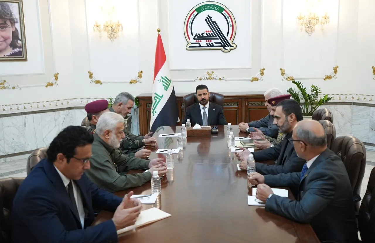 الزيدي يزور مقر الحشد الشعبي ويوجه بتكريم عوائل الشهداء ورعاية الجرحى