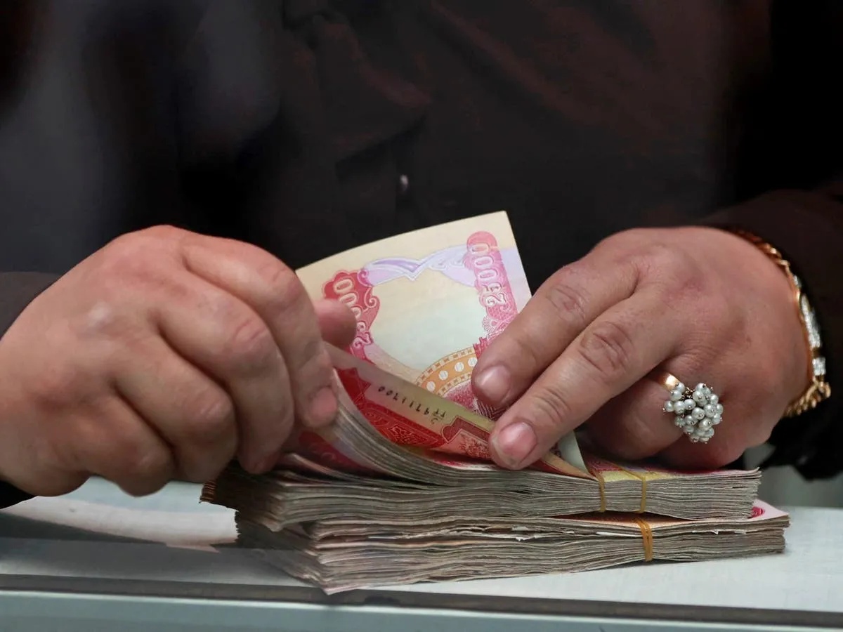 Iraq Eyes Internal, External Borrowing to Secure Salaries