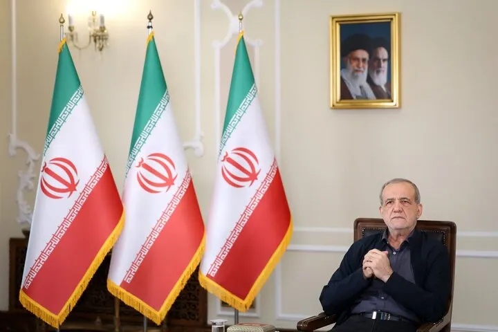 الرئيس الإيراني يؤكد إحباط مخططات إسقاط البلاد في 48 ساعة على غرار سوريا