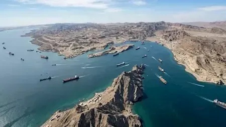 طهران ومسقط تبحثان عن "ممر ملاحي جديد" بمضيق هرمز وتنسقان لإعلانه