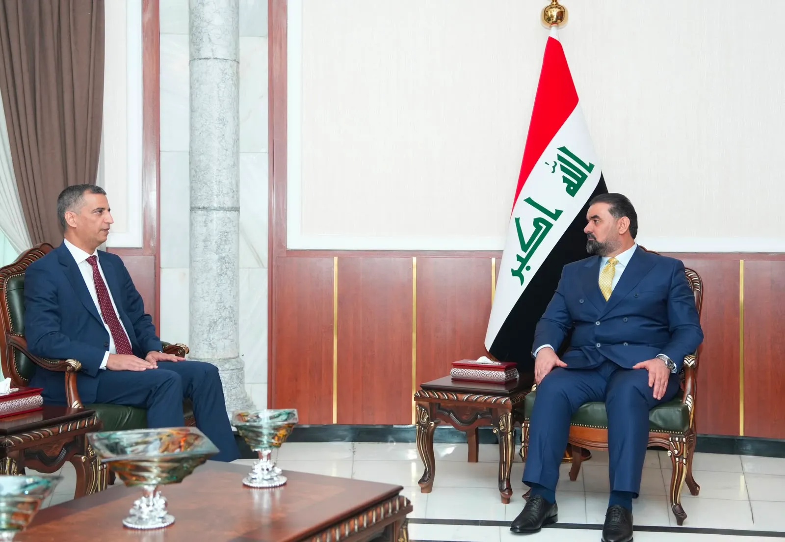 رئيس البرلمان يؤكد دعمه لتوجهات البنك المركزي لتعزيز الاستقرار النقدي وتطوير القطاع المصرفي