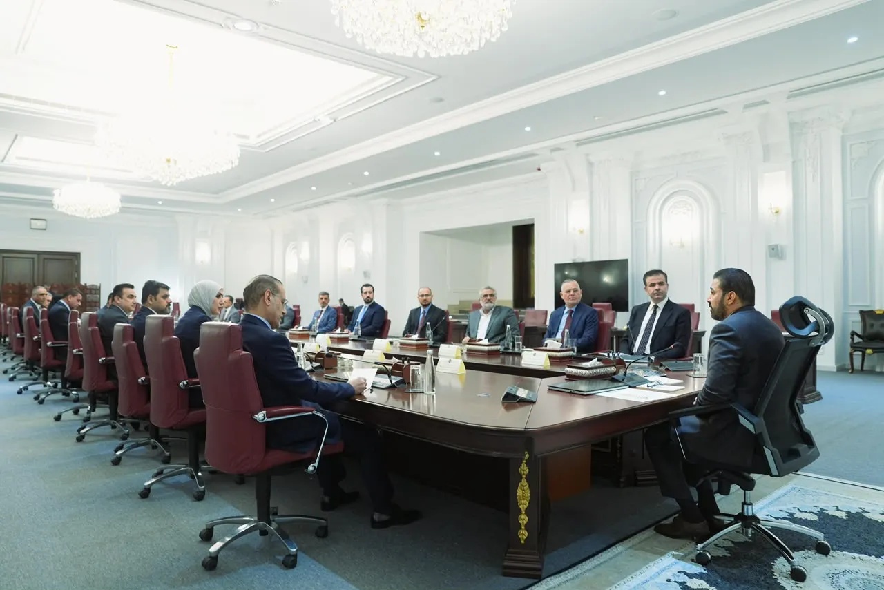 رئيس الوزراء يؤكد ضرورة إحداث ثورة تشريعية ويبرز الحاجة لقوانين حيوية منها قانون الحشد