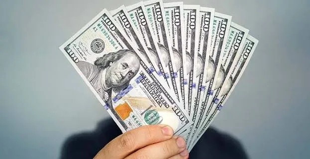أسعار صرف الدولار بالعراق تصل 154500 دينار لكل ورقة