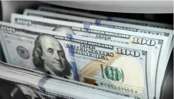أسعار صرف الدولار اليوم بالأسواق المحلية