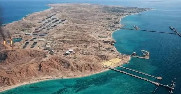 أنباء عن انفجارات قرب جزيرة خرج إيرانية واستهداف ناقلة