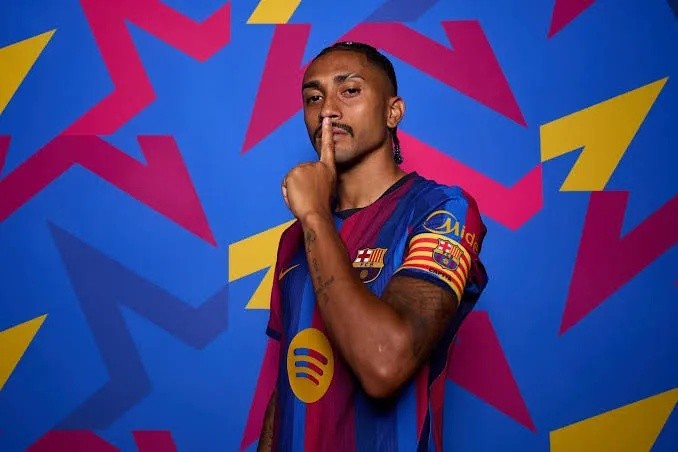 نجم برشلونة رافينيا يقترب من إنجاز تهديفي تاريخي بالليغا