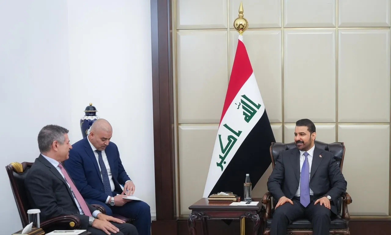 رئيس الوزراء والقائم بالأعمال الأمريكي يؤكدان على ضرورة الدبلوماسية لتهدئة الأوضاع الإقليمية