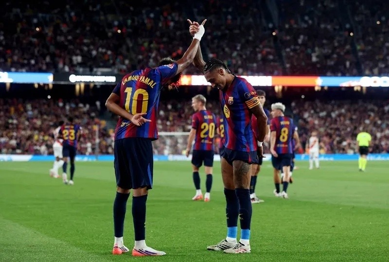 برشلونة يكتسح فالنسيا بخماسية ويؤمن صدارة الليغا