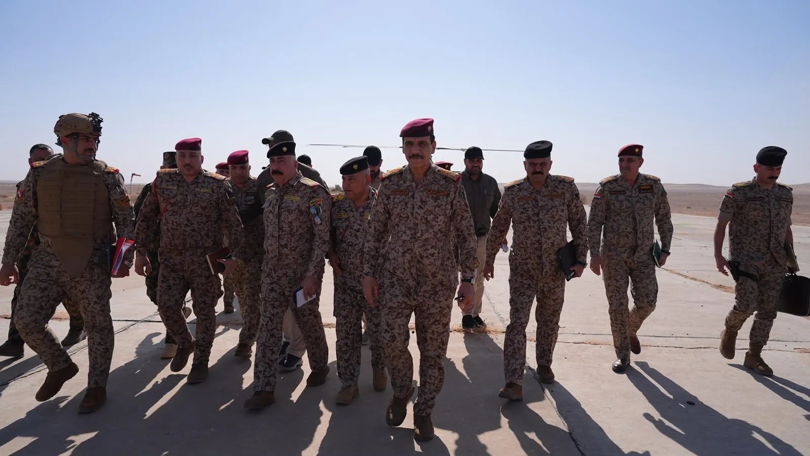 رئيس أركان الجيش يتفقد جاهزية القوات وخطط تأمين صحراء البادية في زيارة ميدانية