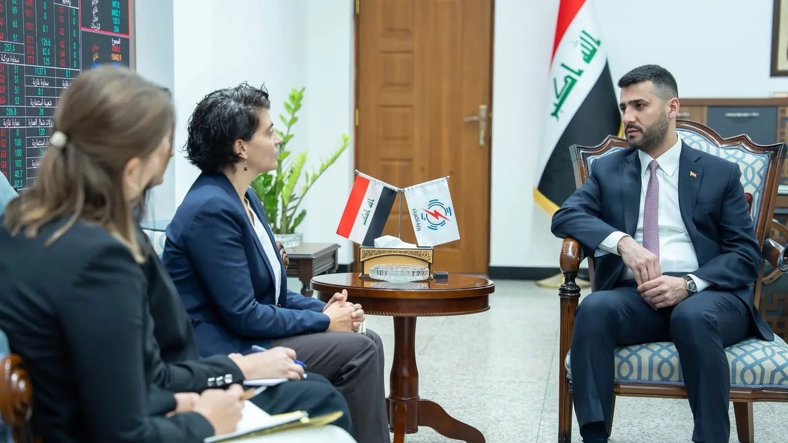 وزير الكهرباء العراقي يؤكد على تسريع المشاريع الاستراتيجية لتعزيز قطاع الطاقة الكهربائية في البلاد