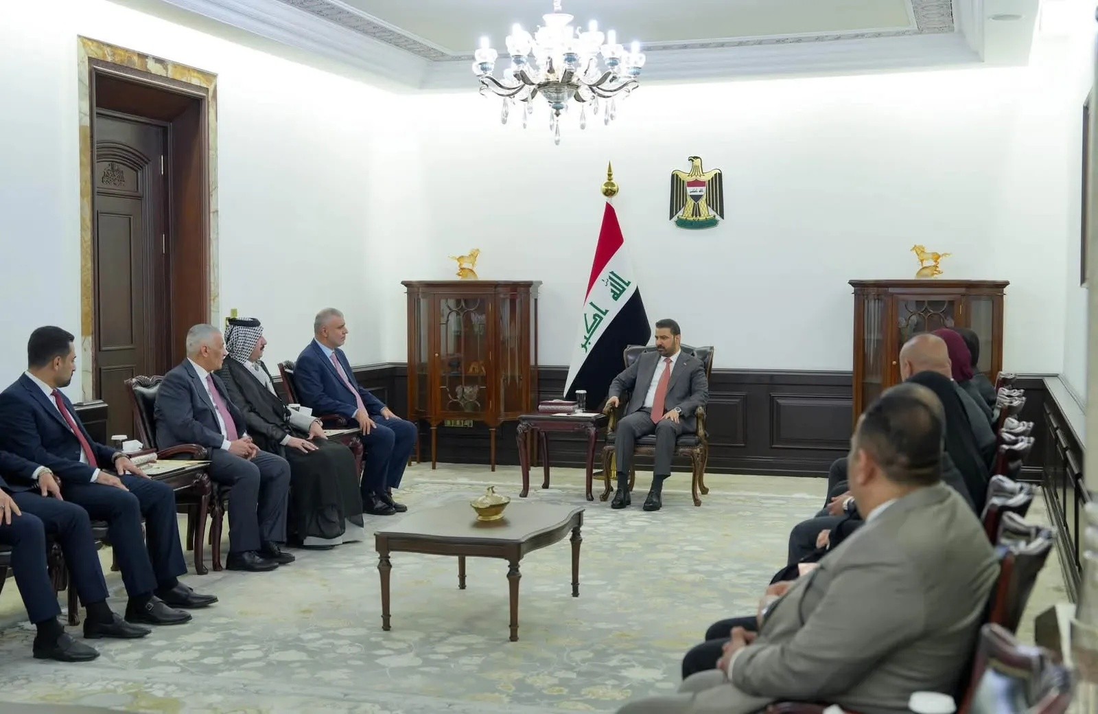 تحالف خدمات يناشد بتسريع إرسال قانوني الحشد الشعبي ويساند مبادرة حصر السلاح بيد الدولة خلال لقائه برئيس الوزراء