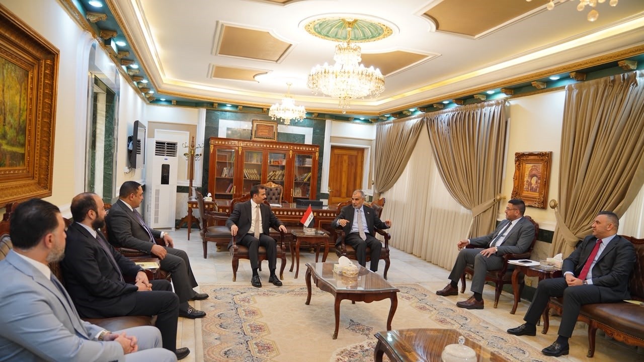 مباحثات الهيئة القيادية لتحالف العزم ووزير المالية تستعرض ملفات حيوية