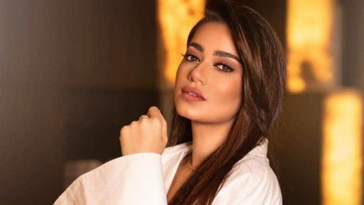 تتويج رحمة رياض بجائزة "أفضل فنانة عربية" في مهرجان الفضائيات بالقاهرة