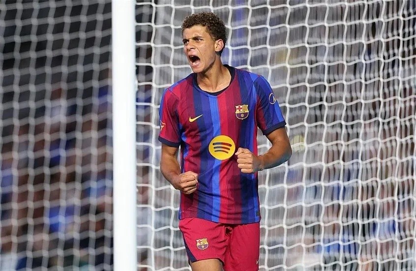 برشلونة يتجاوز تقاليده احتفاءً بتجديد عقد حمزة عبد الكريم