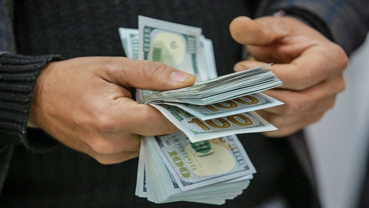 استقرار سعر الدولار لليوم الثالث على التوالي في الأسواق