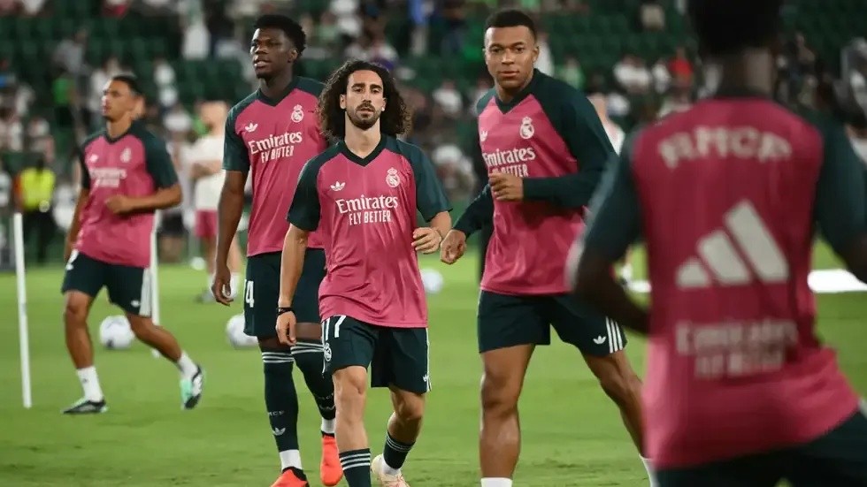 ريال مدريد يورط برشلونة بجدل "قمصان سبتة" وسط تصاعد الأزمة