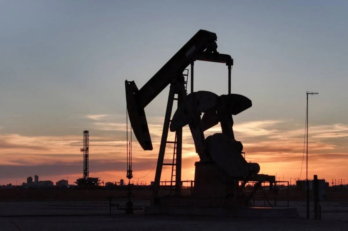 Oil Prices Decline Amid Risk Assessment and Inventory Rise