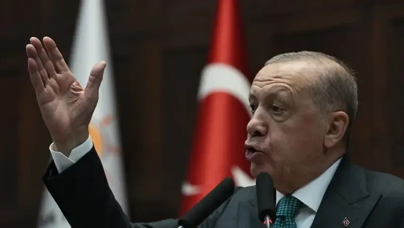 مستشار أردوغان يعلن خطة للترشح في انتخابات رئاسية مبكرة