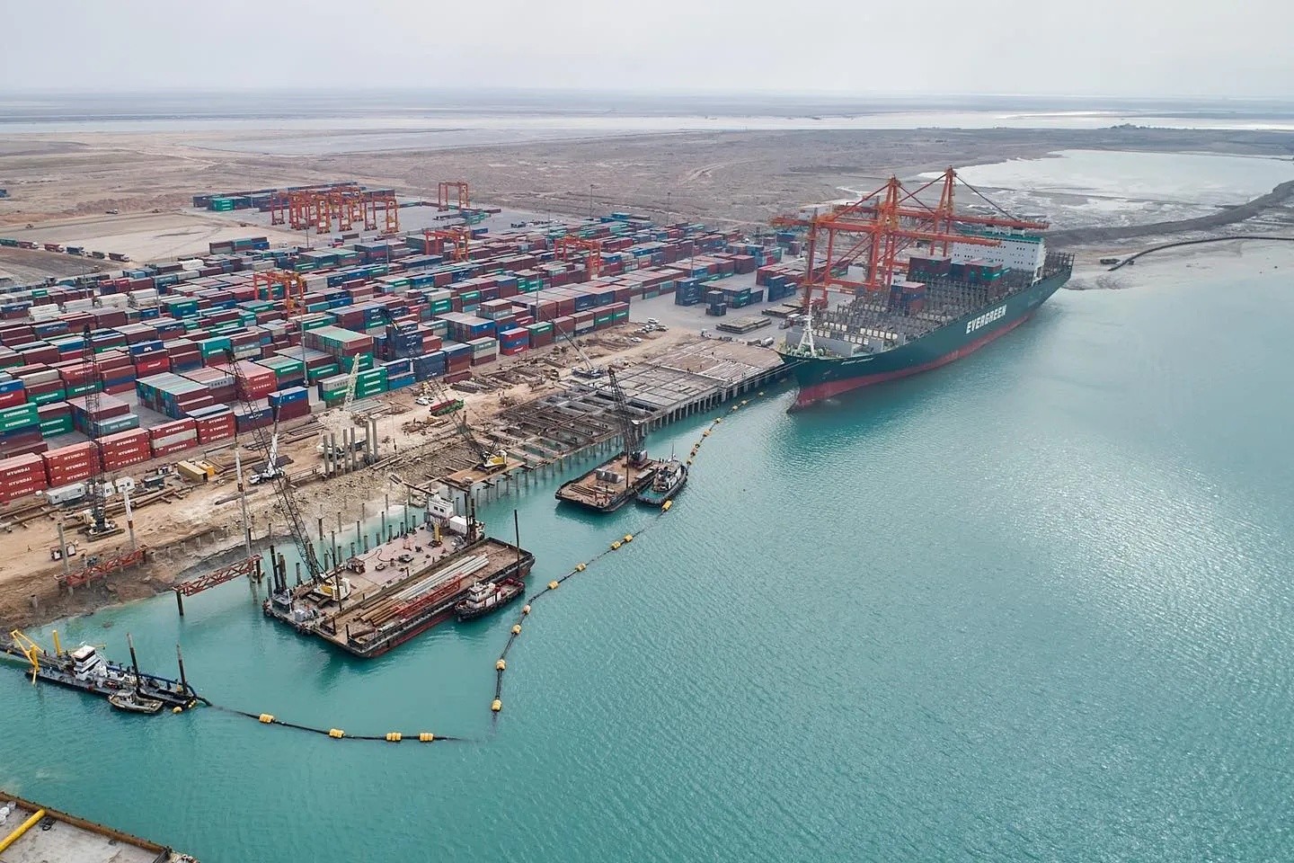 Iraqi Navy Foils Piracy Attempt on Oil Tanker Near Basra Port