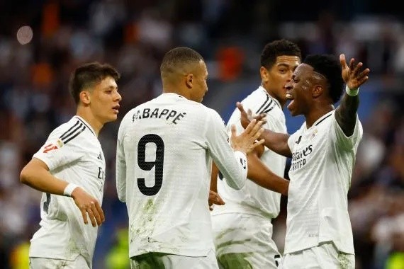 ماكيليلي ينتقد ريال مدريد بشدة: الفريق سيئ والمشكلة ليست في التحكيم