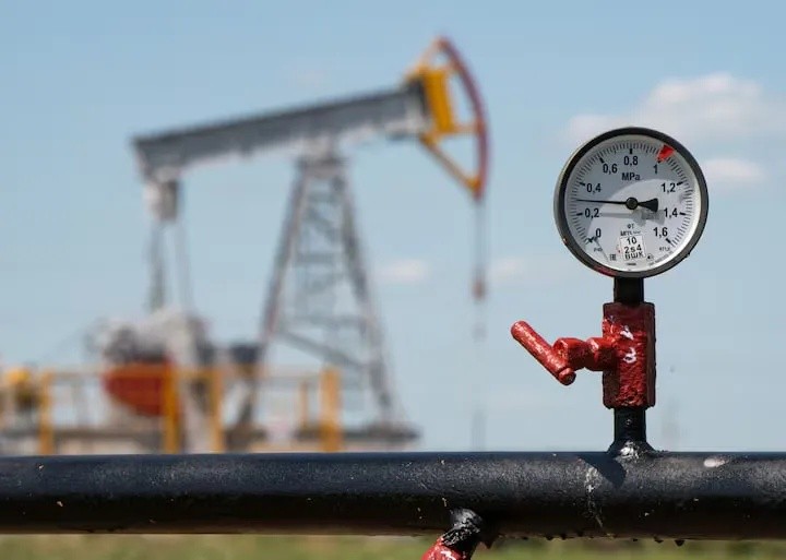 Oil Prices React to De-escalation Hopes and Supply Fluctuations in the Region