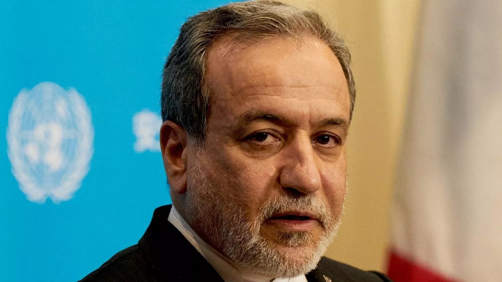 الوزير الإيراني يحذر: انتهاك أمريكا لتفاهم دولي يهدد العالم