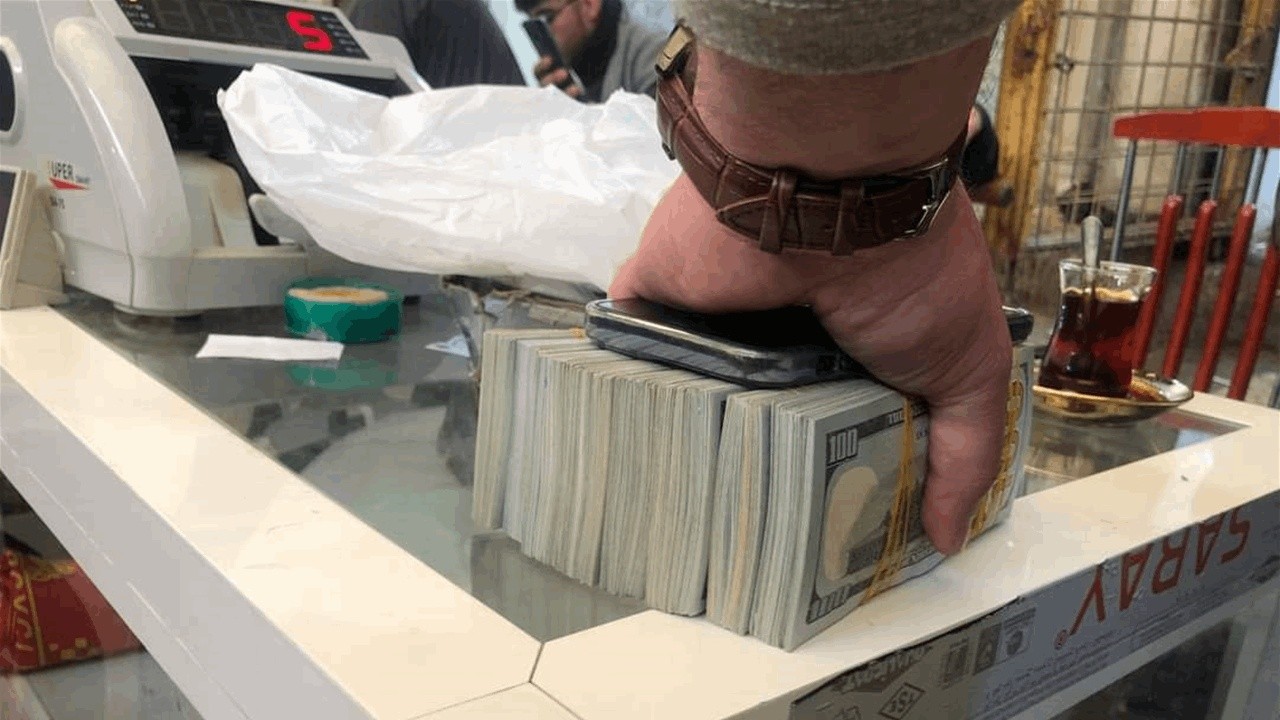 أسعار الدولار ترتفع مجدداً في العراق