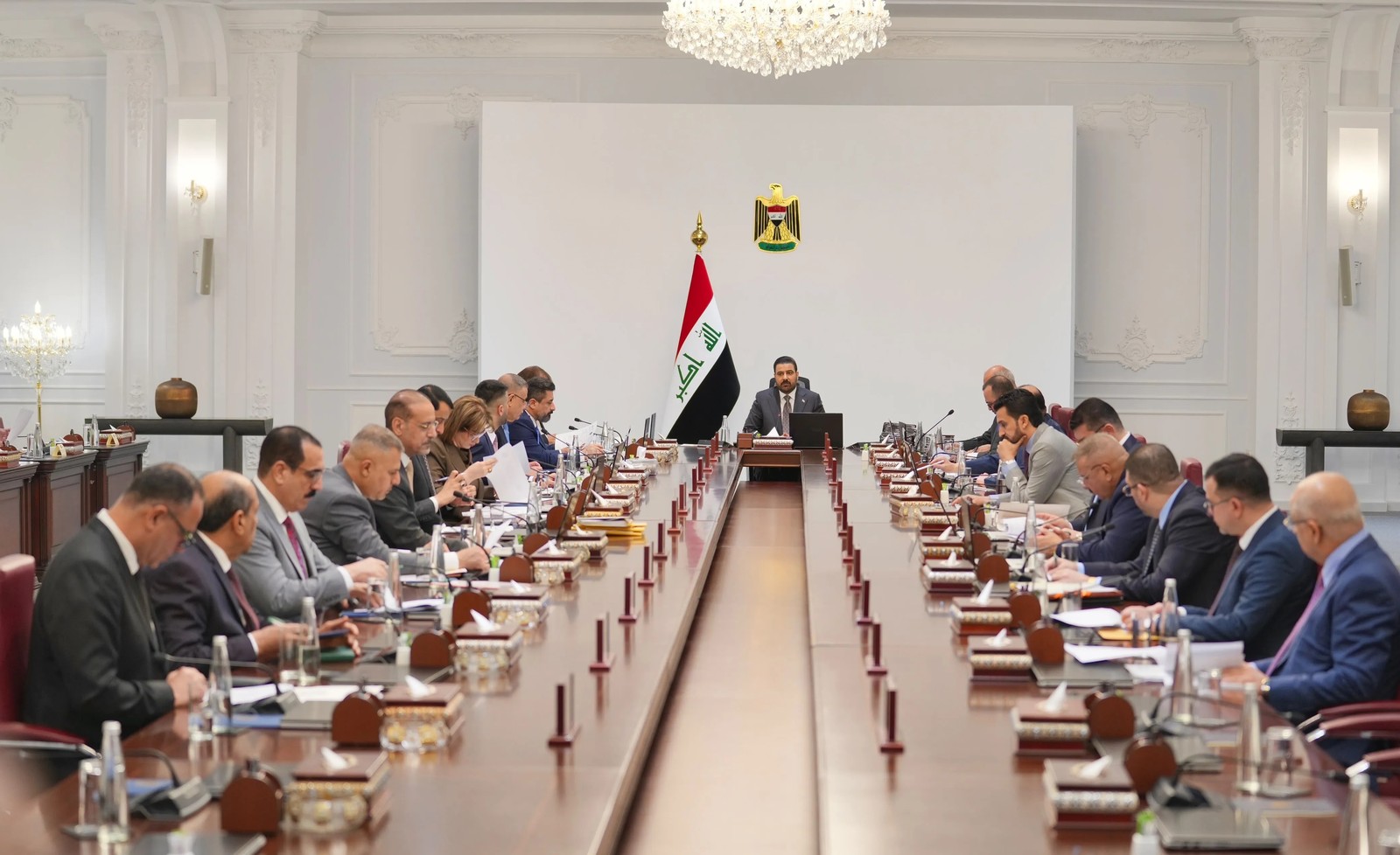 الحكومة تقر عطلة السيادة وقرارات متعددة