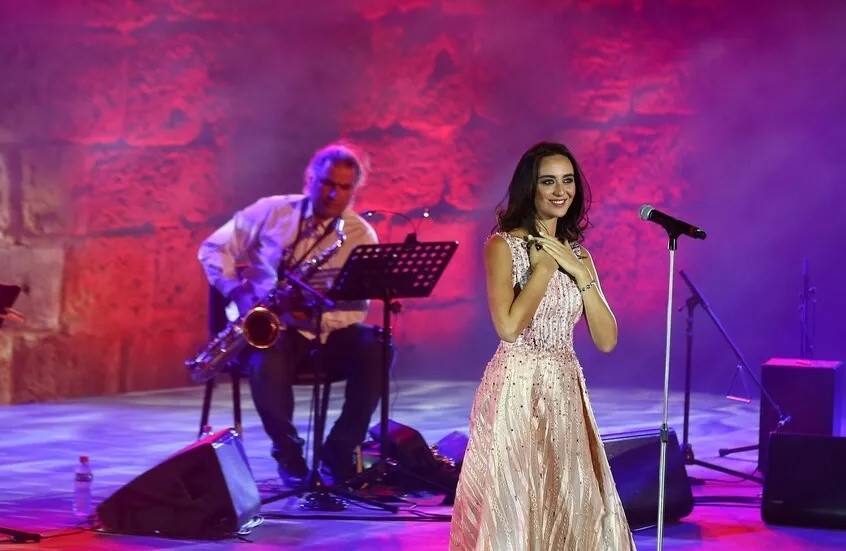 الفنانة فايا يونان تروي رحلتها مع سرطان الجلد وتؤكد أهمية الكشف المبكر