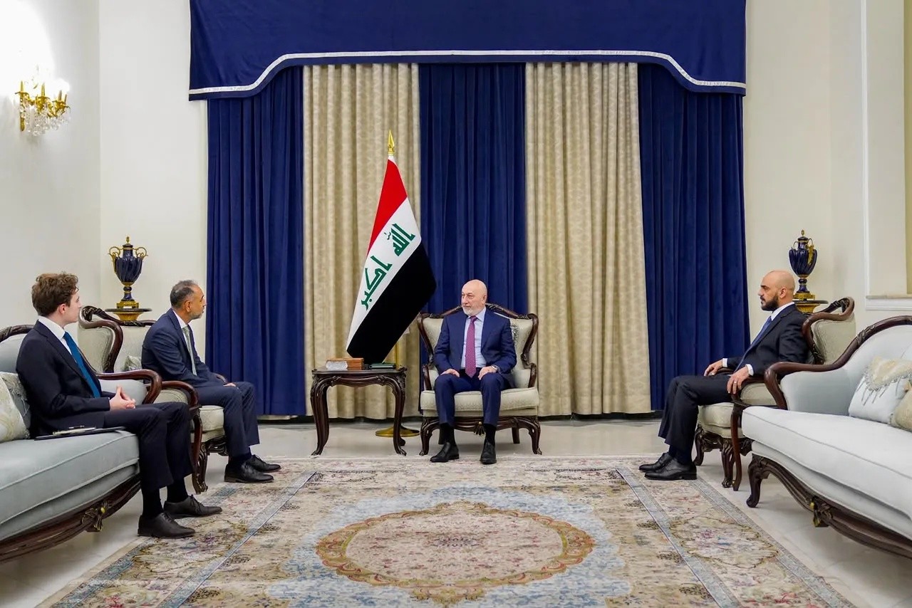 رئيس الجمهورية للسفير البريطاني: احترام سيادة الدول أساس السلام