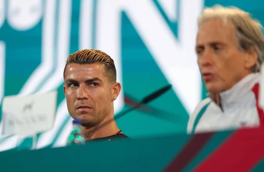 مدرب البرتغال يعلق على رحيل رونالدو بعد الانتصار