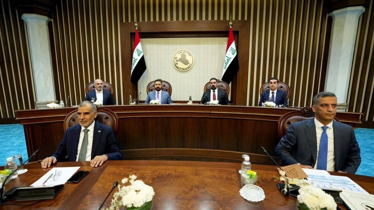 توضيحات حكومية بشأن الرواتب وملفات الاقتصاد وسعر الصرف بالبرلمان