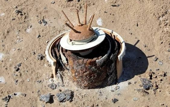 جرح ثلاثة كوادر نفطية بانفجار لغم حربي جنوبي المثنى