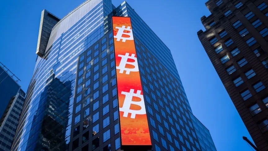 مكاسب قياسية للعملات الرقمية وسط تحولات الأسواق العالمية